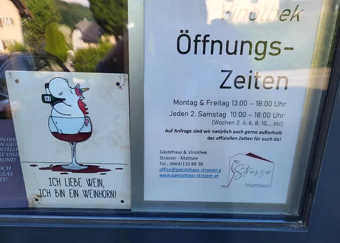 Gaestehaus & Vinothek Strasser *